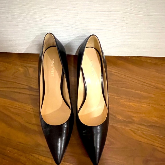 Nine West Shoes - Nine West Pointed Toe Black Dress Pump Size 8
